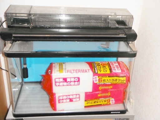 京都市伏見区　引き取り限定　曲面水槽他　新品ボンプ多数　濾過器　ろ過材など大量