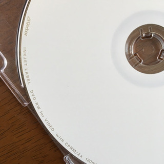 DVD-RWとVHSテープ