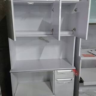中古の食器を貰ったお客様が結局は弊社に来てアウトレットの食器棚を買うのです。それが正解です。答えは・・・