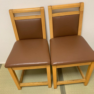革椅子２つ