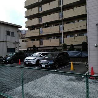 月極　駐車場　西新宿3丁目