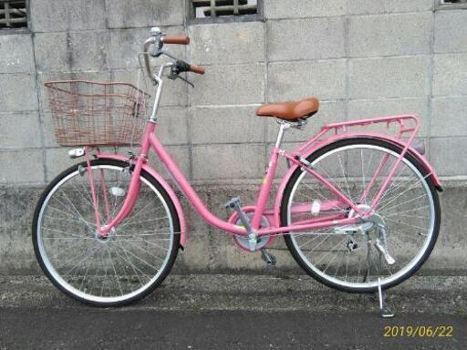 ピンク色がかわいい自転車です