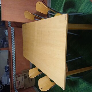 テーブル/横幅1825×座面高さ700×座面奥行920mm（約）