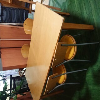 テーブル/横幅1825×座面高さ700×座面奥行920mm（約）