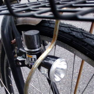 クロスバイク　タイヤ・サドル新品　LEDライト・カゴ付 　原付・バイク交換可 クロスバイク タイヤ・サドル新品 LEDライト・カゴ付 原付・バイク交換可