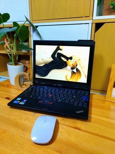 corei7の超高性能Lenovo♪　タブレット変形パソコン☆　コンパクトで持ち運びが便利♪　高速SSD128G！　最新Windows10☆　Lenovo　レノボ　64Bit　メモリ4G　オシャレなマットブラック♪　12.1インチ　ノートパソコン　無線LAN　Wi-Fi対応　ウェブカメラ付き