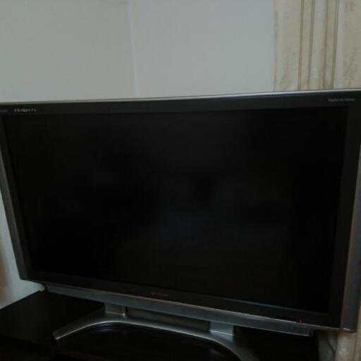 AQUOS　46型テレビ