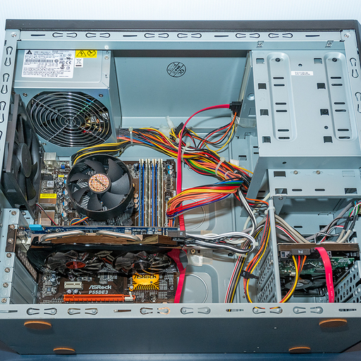成立御礼!ゲーミングPC ﾚｲﾝﾎﾞｰｼｯｸｽｼｰｼﾞ ﾌｫｰﾄﾅｲﾄ PUBG等 Win10
