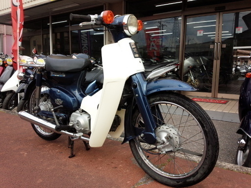 NO.2746　スーパーカブ　４サイクル　クラッチ無３速ミッション車　ネイビー＆ホワイト　☆彡