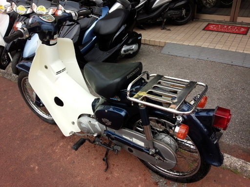 NO.2746　スーパーカブ　４サイクル　クラッチ無３速ミッション車　ネイビー＆ホワイト　☆彡 NO.2746 スーパーカブ 4サイクル クラッチ無3速ミッション車