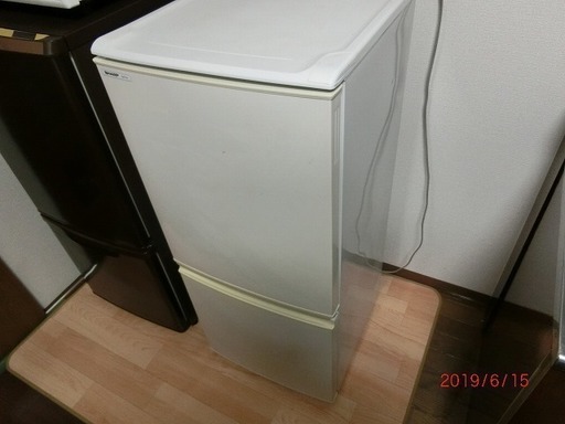 シャープ 137l 2ドア冷蔵庫 ホワイトsj 714 W08年製 ゴーヤはニガイ 岩波の家電の中古あげます 譲ります ジモティーで不用品の処分