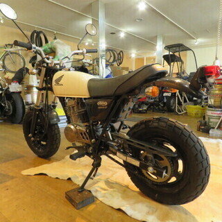 ホンダ エイプ 50 FI AC16 年式 2017 排気量 50cc ボディーカラー 白