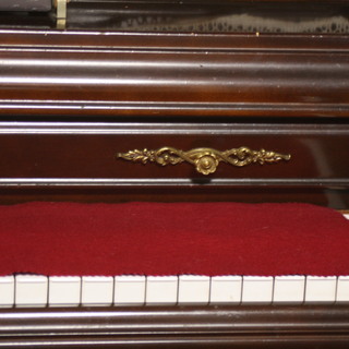 ローゼンストック　猫脚ピアノと椅子、カバー