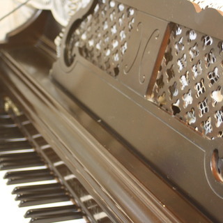 ローゼンストック　猫脚ピアノと椅子、カバー