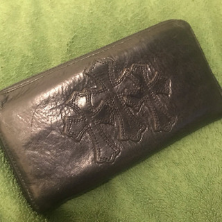 クロムハーツ の長財布、定価30万ほど。