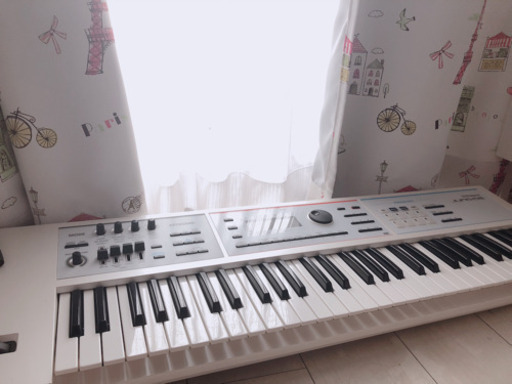 鍵盤楽器、ピアノ ROLAND JUNO-DS