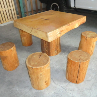 丸太のテーブルと椅子6個【取引中】