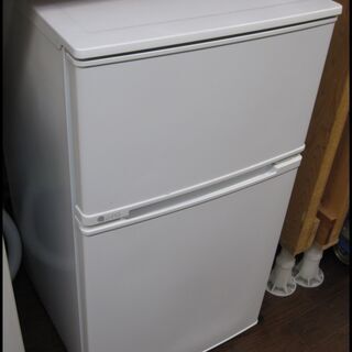 新生活！12960円 ユーイング 2ドア冷蔵庫 90L UR-D90J 16年製