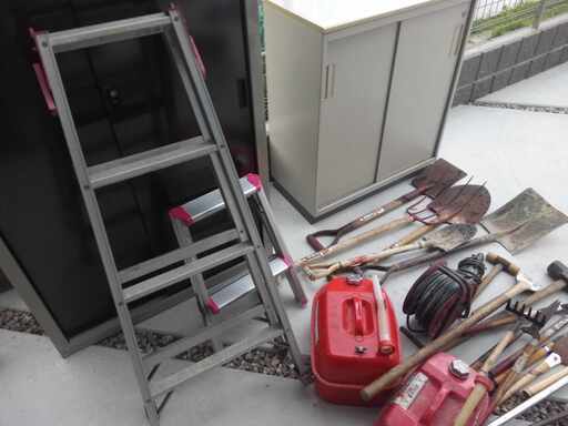 解体道具 携行缶 大バール 大ハンマー 大ハサミ スコップ 電動