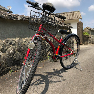 赤い自転車。