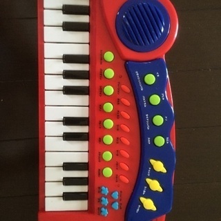 おもちゃのピアノの画像