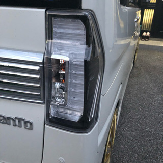 タントカスタムトップエディション純正テールランプ
