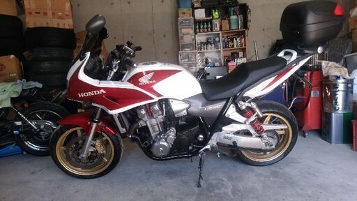 HONDA　H18年式　CB1300SB ナビ、ETC付きです、車検有り即乗り可能です！エンジン良好！タイヤ前後新品！