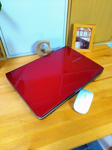 綺麗で可愛い光沢ルビーレッド♪　美品な方☆　最新Windows10！　大容量250G！　テンキー付き　高速★　高性能core2　デュアルコア　メモリ4G　富士通　FUJITSU　BIBLO　大画面　最新Windows10　64Bit　赤　高級感　15.4インチ　マウス付き 　ノートパソコン　無線LAN　Wi-Fi対応 　DVDドライブ