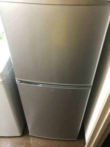 【美品】AQRA 2ドア冷蔵庫 137リットル