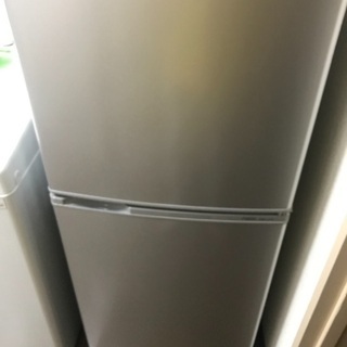 【美品】AQRA 2ドア冷蔵庫 137リットル