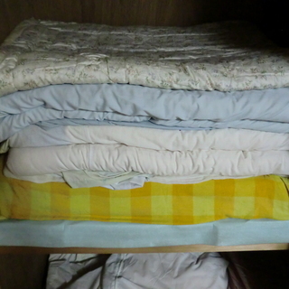 敷布団、掛布団、枕など無料で譲ります。