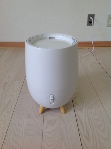 美品/アロマオイルも使える、かわいいタマゴ型/気化式加湿器/説明書あり