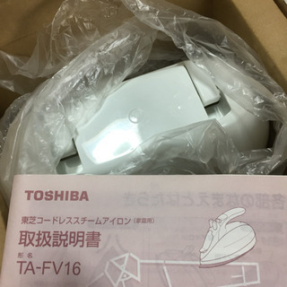 新品 TOSHIBA コードレス スチーム付アイロン