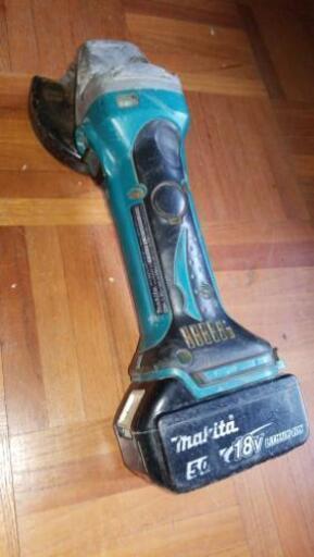 値下げしました Makita 充電式ﾃﾞｨｽｸｸﾞﾗｲﾝﾀﾞｰGA402D中古 ﾏｷﾀ ｵﾏｹ付