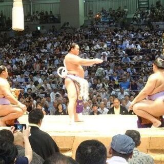 大相撲名古屋場所　【枡席Ａ東７列】特別弁当，お土産物等々付き