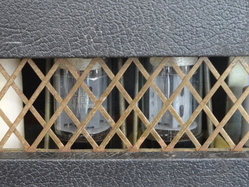 成約致しました♪■SOVTEK■ソブテック MIG-50 ロシア製 真空管アンプ キャビ付 ジャンク 販売致します♪ 成約致しました♪□SOVTEK□ソブテック MIG-50 ロシア製 真空管アンプ