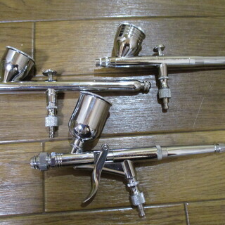 エアーブラシ3本 コンプレッサー その他 おまけで塗料、溶剤、その他お