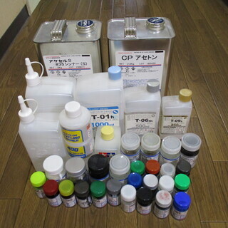 エアーブラシ3本 コンプレッサー その他 おまけで塗料、溶剤、その他お