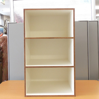 LAUAN SHELVES 04 3段・ホワイト