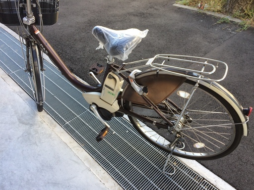 地域限定送料無料　アシスタ　ロイヤル　12,8AH　シルバー　神戸　電動自転車 地域限定 ヤマハ パス 新基準 子供乗せ 6AH シルバー アシスタ ビビ