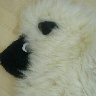 🐑 ひつじの形のニュージーランド産　ムートン座布団 　2枚　もふもふ　プレゼントなどに