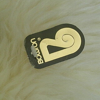 🐑 ひつじの形のニュージーランド産　ムートン座布団 　2枚　もふもふ　プレゼントなどに