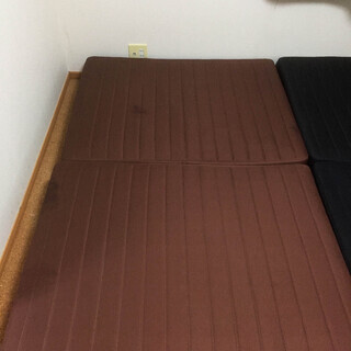 セミダブルベッド　分割　足つきマットレスベッド　茶色