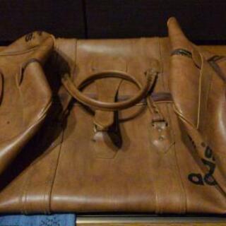 adidas® アディダス 90's レザー ボストンバッグ Camel adidas® アディダス 90's レザー ボストンバッグ Camel adidas