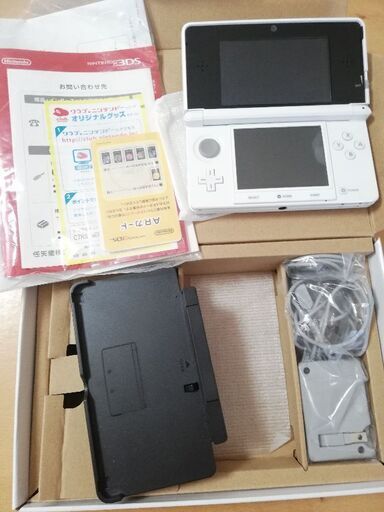 ニンテンドー3DS新色（ピュアホワイト、クリアブラック）と“Wii