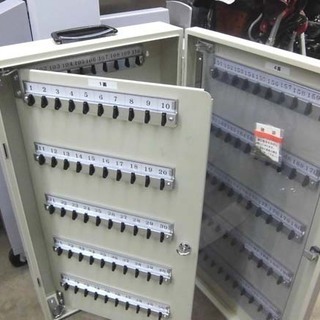 札幌 壁掛け式 200本 キーボックス KEYBOX 鍵掛け 鍵収納 保管 幅40ｃｍ 奥行12ｃｍ 高さ71ｃｍ 業務 オフィス 書庫