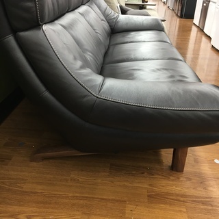 karimoku（カリモク）三人掛けソファー