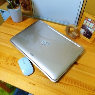 SSD搭載の高速FUJITSU☆ かっこ良くて高級感のあるシャンパン