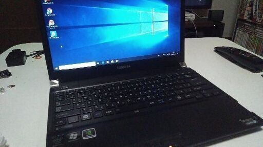 東芝　モバイルノートパソコン windows10