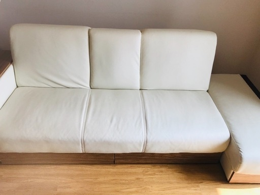 ソファーベッドソファー 3人掛け収納付き⚪️リクライニング付きクッション付きレザー調ホワイト